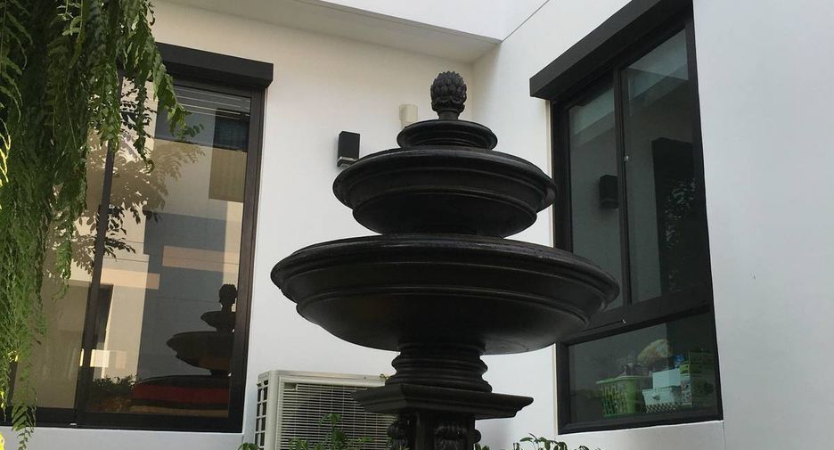À vendre 4 chambres maison à Bang Khun Thian, Bangkok