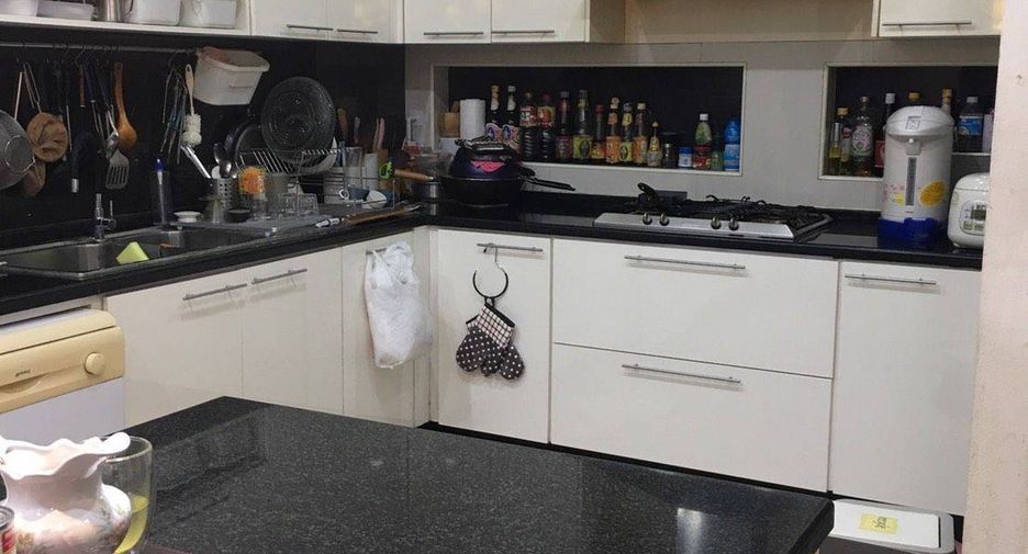 Haus zur Miete und zum Kauf mit 5 Zimmer in Bang Kho Laem, Bangkok