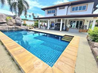 Villa en alquiler y en venta de 4 habitaciones en Bang Saray, Pattaya
