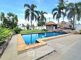 Villa en alquiler y en venta de 4 habitaciones en Bang Saray, Pattaya