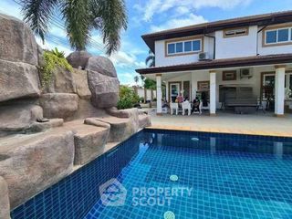 Villa en alquiler y en venta de 4 habitaciones en Bang Saray, Pattaya