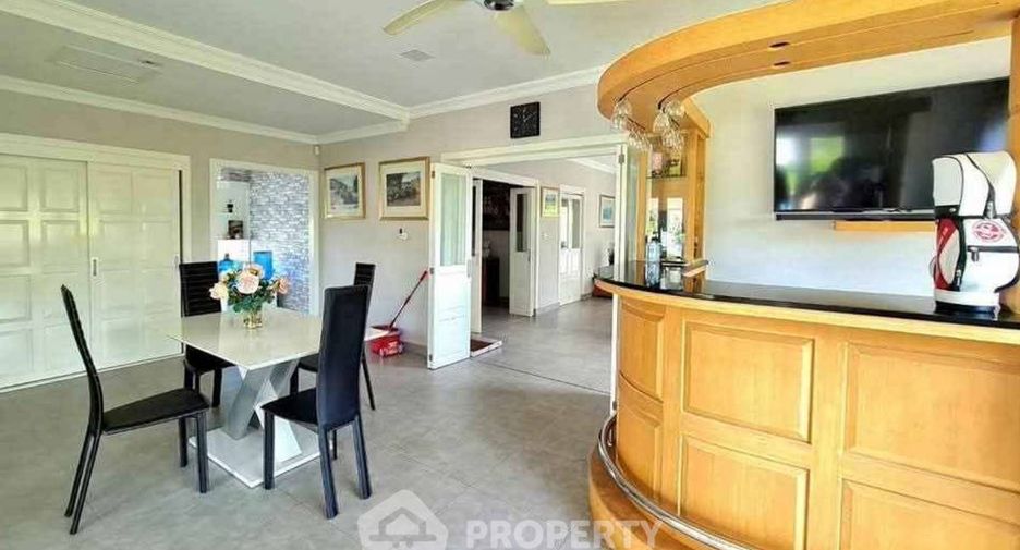Villa en alquiler y en venta de 4 habitaciones en Bang Saray, Pattaya