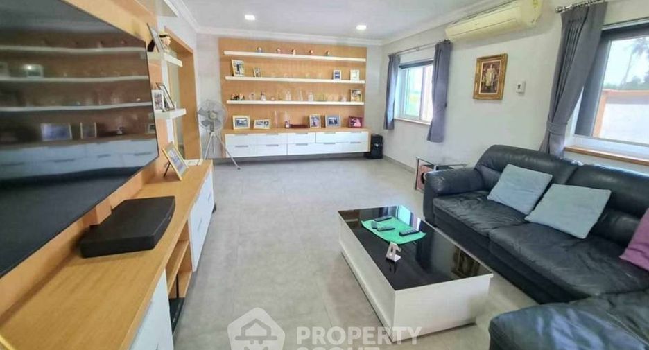 Villa en alquiler y en venta de 4 habitaciones en Bang Saray, Pattaya