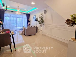 Casa adosada en venta de 3 habitaciones en Bang Lamung, Chonburi