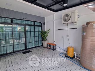 Casa adosada en venta de 3 habitaciones en Bang Lamung, Chonburi
