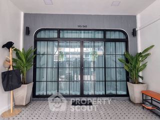 Casa adosada en venta de 3 habitaciones en Bang Lamung, Chonburi