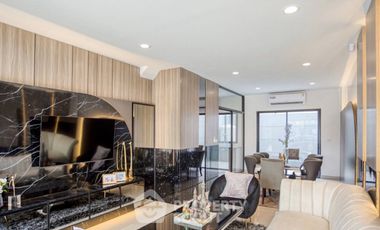 For sale 4 ベッドルーム townhouse in Bang Khen, Bangkok