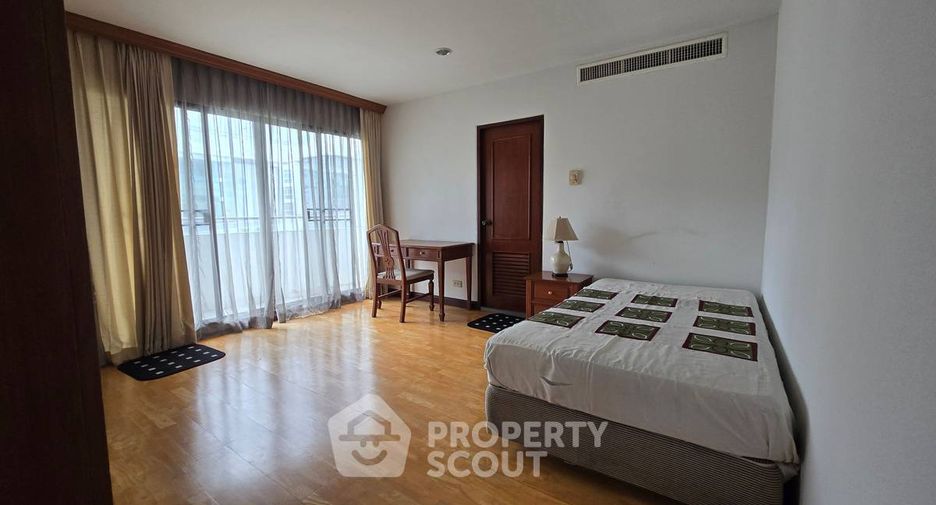 Condo en venta de 3 habitaciones en Yan Nawa, Bangkok