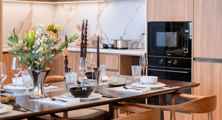 For sale 4 bedrooms condo in Khlong Toei, Bangkok