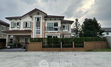 Casa en alquiler y en venta de 4 habitaciones en Bang Khae, Bangkok