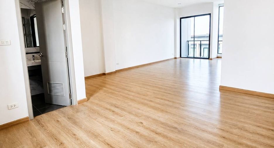 For sale 3 ベッドルーム townhouse in Bang Khen, Bangkok