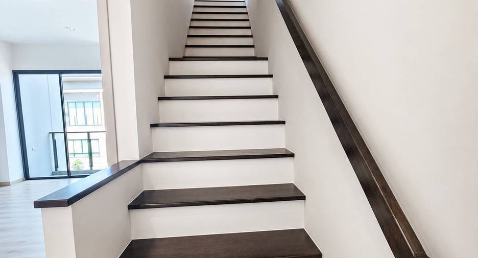 For sale 3 ベッドルーム townhouse in Bang Khen, Bangkok