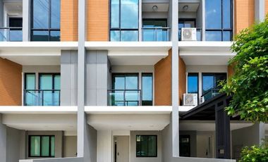 For sale 3 ベッドルーム townhouse in Bang Khen, Bangkok