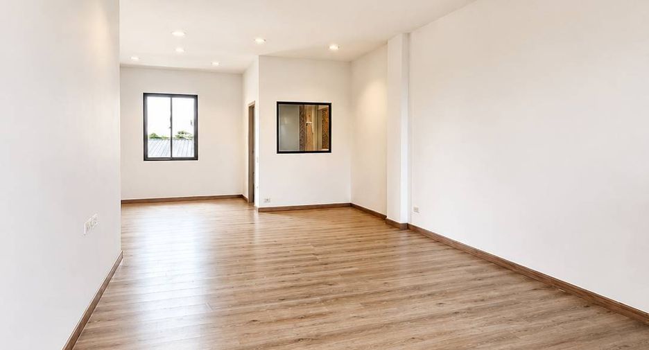 For sale 3 ベッドルーム townhouse in Bang Khen, Bangkok