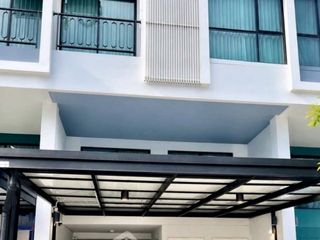 For sale 3 bedrooms townhouse in Bang Kapi, Bangkok