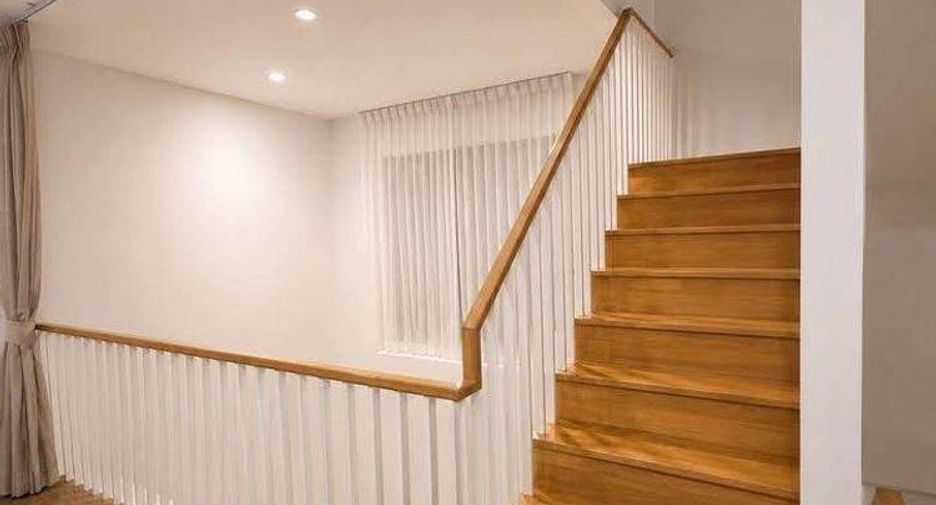 For sale 3 bedrooms townhouse in Bang Kapi, Bangkok