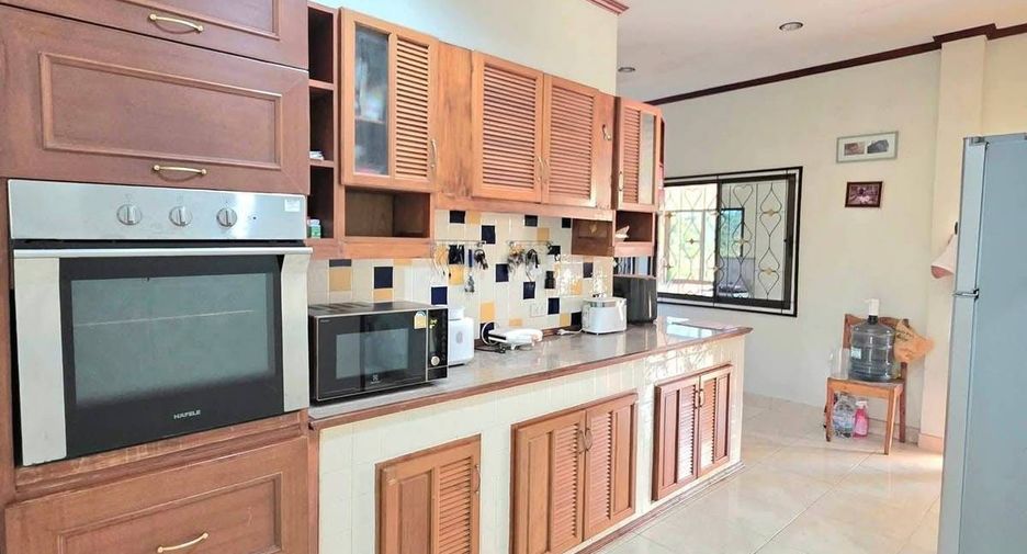 Villa zum Kauf mit 3 Zimmer in Bang Saray, Pattaya