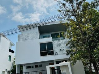 For sale 4 ベッドルーム house in Lat Phrao, Bangkok