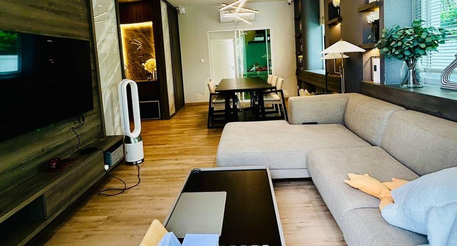 For sale 4 ベッドルーム house in Lat Phrao, Bangkok