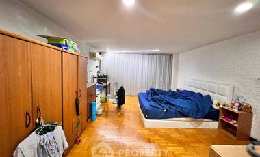 For sale 2 bedrooms condo in Huai Khwang, Bangkok