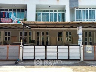 出售 3 卧室 联排别墅 在 Lat Phrao, 曼谷