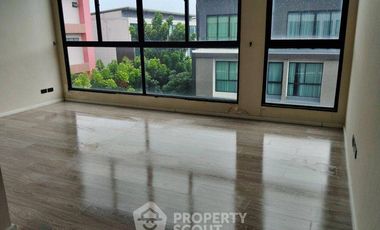 出售 3 卧室 联排别墅 在 Bang Khen, 曼谷
