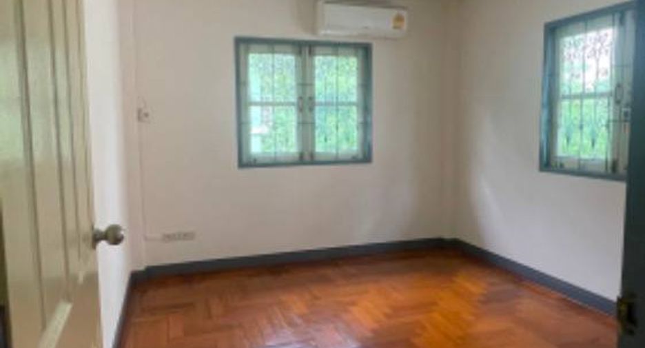 Casa en venta de 4 habitaciones en Bang Khen, Bangkok