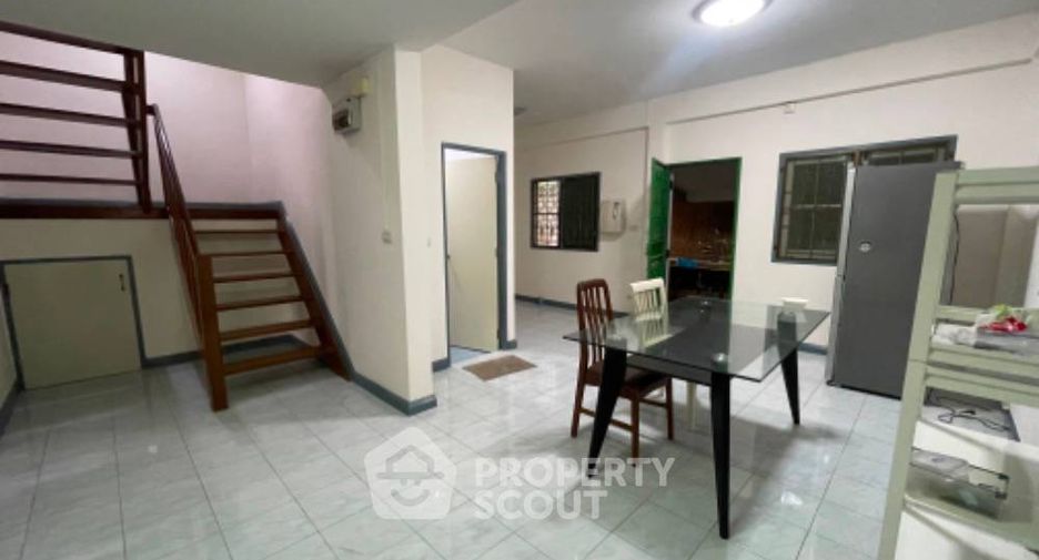 Casa en venta de 4 habitaciones en Bang Khen, Bangkok