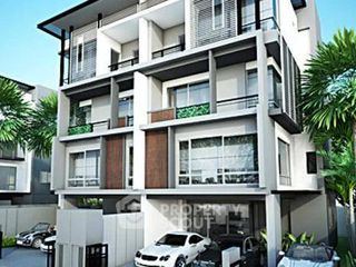À vendre 4 chambres maison de ville à Wang Thonglang, Bangkok