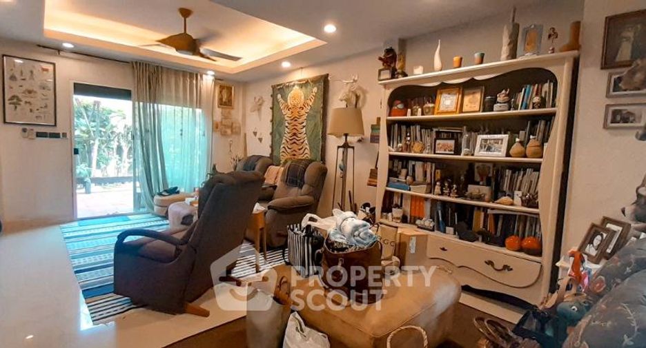 Casa en venta de 4 habitaciones en Bang Khen, Bangkok