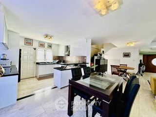 À vendre 7 chambres villa à Bang Lamung, Chonburi