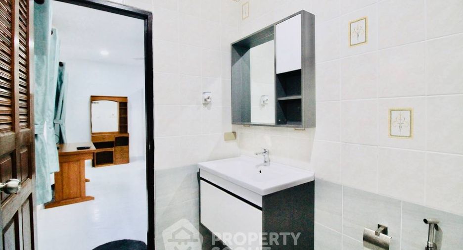 À vendre 4 chambres villa à Na Jomtien, Pattaya