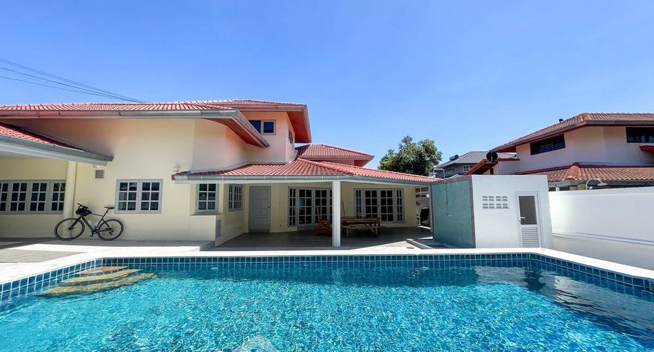 À vendre 4 chambres villa à Na Jomtien, Pattaya