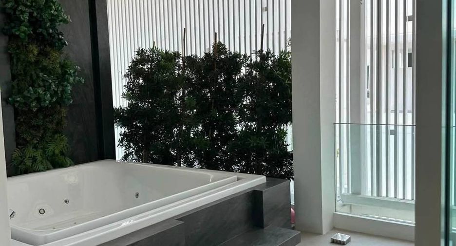 For rent and for sale 4 bedrooms house in Bueng Kum, Bangkok