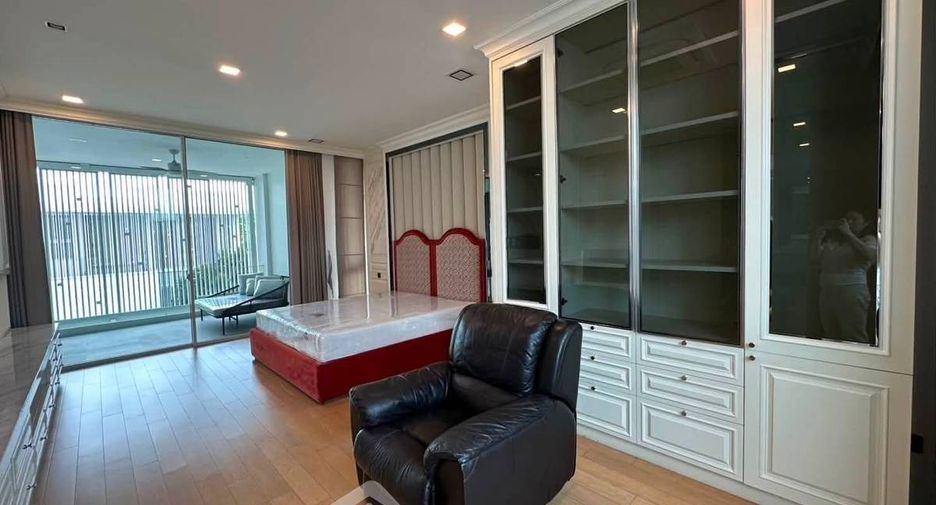 For rent and for sale 4 bedrooms house in Bueng Kum, Bangkok