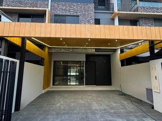 出租 和 出售 3 卧室 联排别墅 在 Lat Phrao, 曼谷