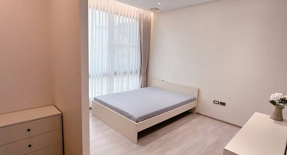 Casa adosada en alquiler y en venta de 3 habitaciones en Lat Phrao, Bangkok