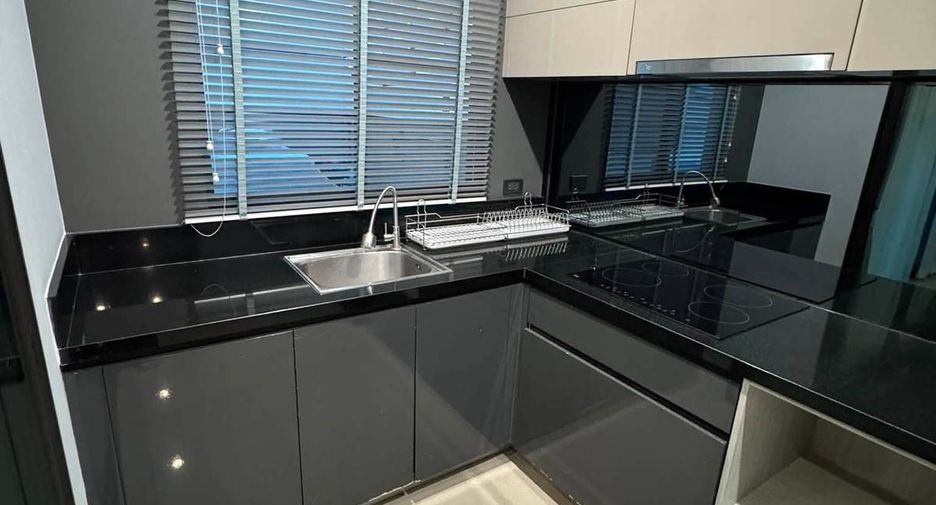 Casa adosada en alquiler y en venta de 3 habitaciones en Lat Phrao, Bangkok