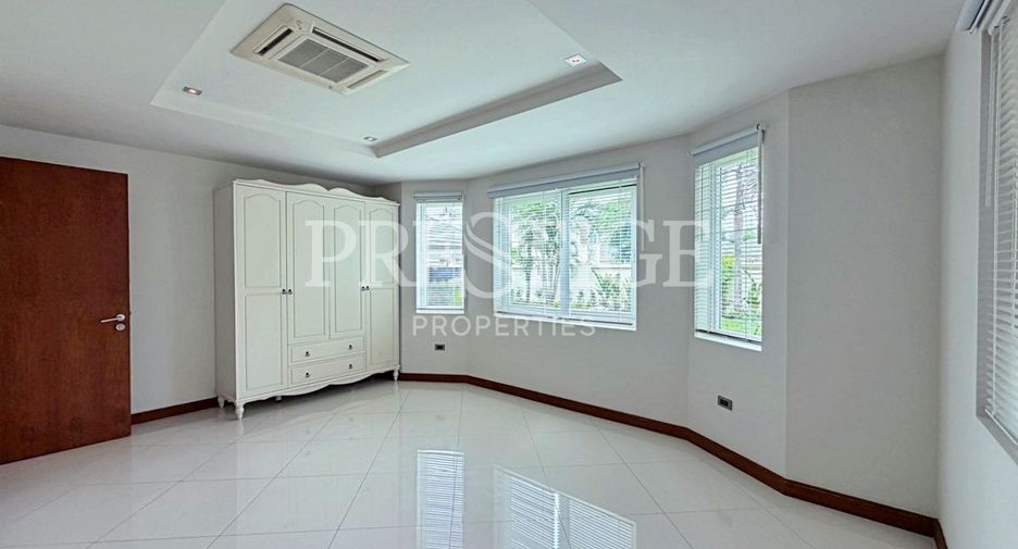 Casa en alquiler de 4 habitaciones en Bang Lamung, Chonburi