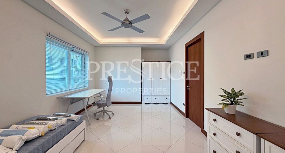 Casa en alquiler de 4 habitaciones en Bang Lamung, Chonburi