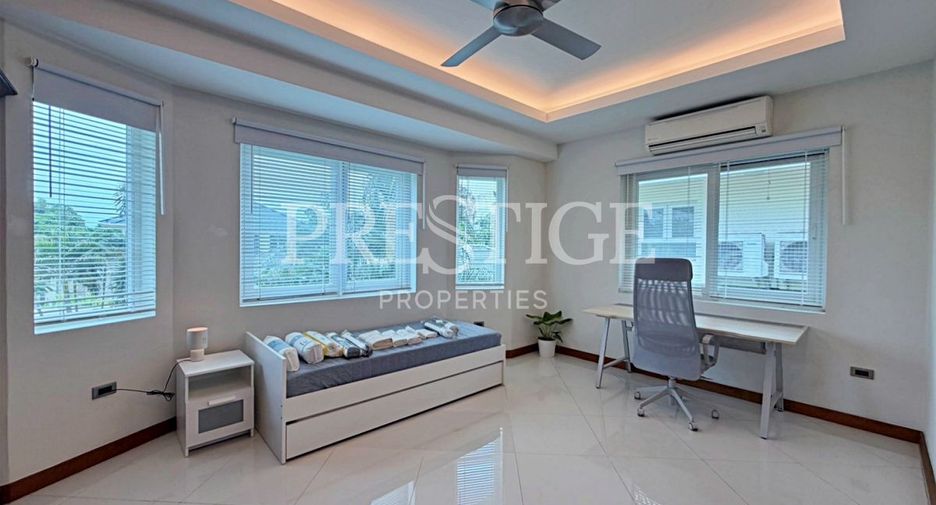 Casa en alquiler de 4 habitaciones en Bang Lamung, Chonburi