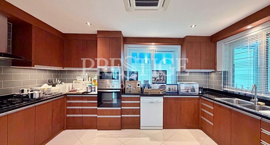 Casa en alquiler de 4 habitaciones en Bang Lamung, Chonburi