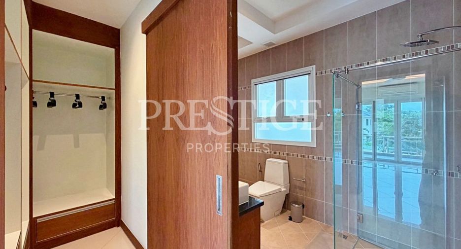 Casa en alquiler de 4 habitaciones en Bang Lamung, Chonburi