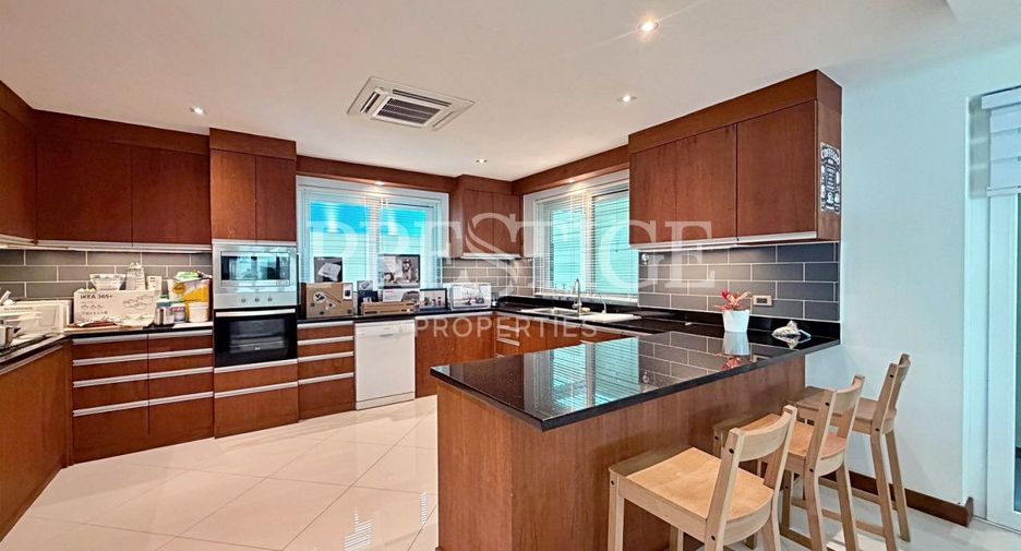 Casa en alquiler de 4 habitaciones en Bang Lamung, Chonburi