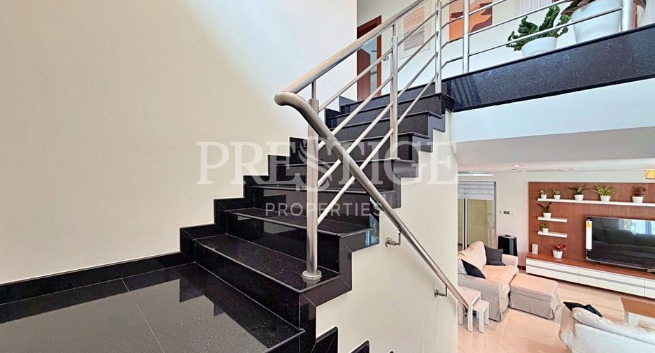 Casa en alquiler de 4 habitaciones en Bang Lamung, Chonburi
