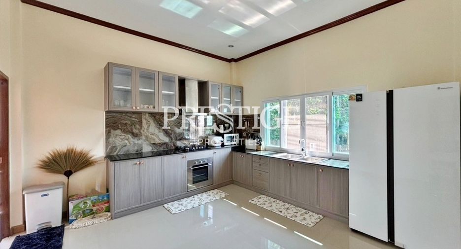 Haus zur Miete mit 4 Zimmer in Bang Lamung, Chonburi