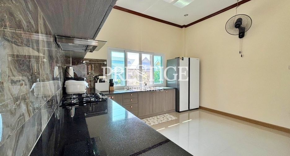 Haus zur Miete mit 4 Zimmer in Bang Lamung, Chonburi
