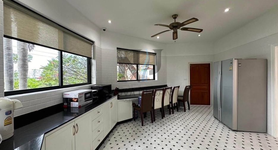 À vendre et à louer 4 chambres villa à Bang Lamung, Chonburi