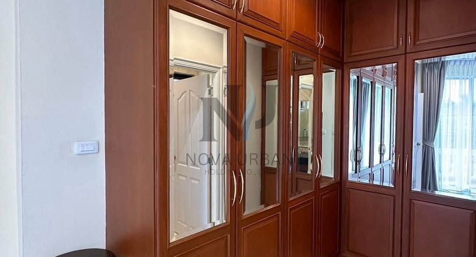 À vendre et à louer 4 chambres villa à Bang Lamung, Chonburi