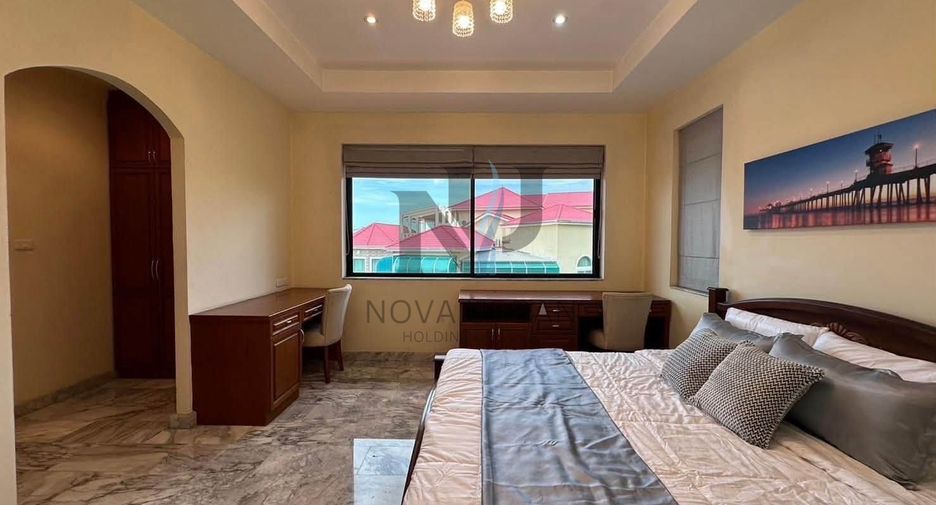 À vendre et à louer 4 chambres villa à Bang Lamung, Chonburi
